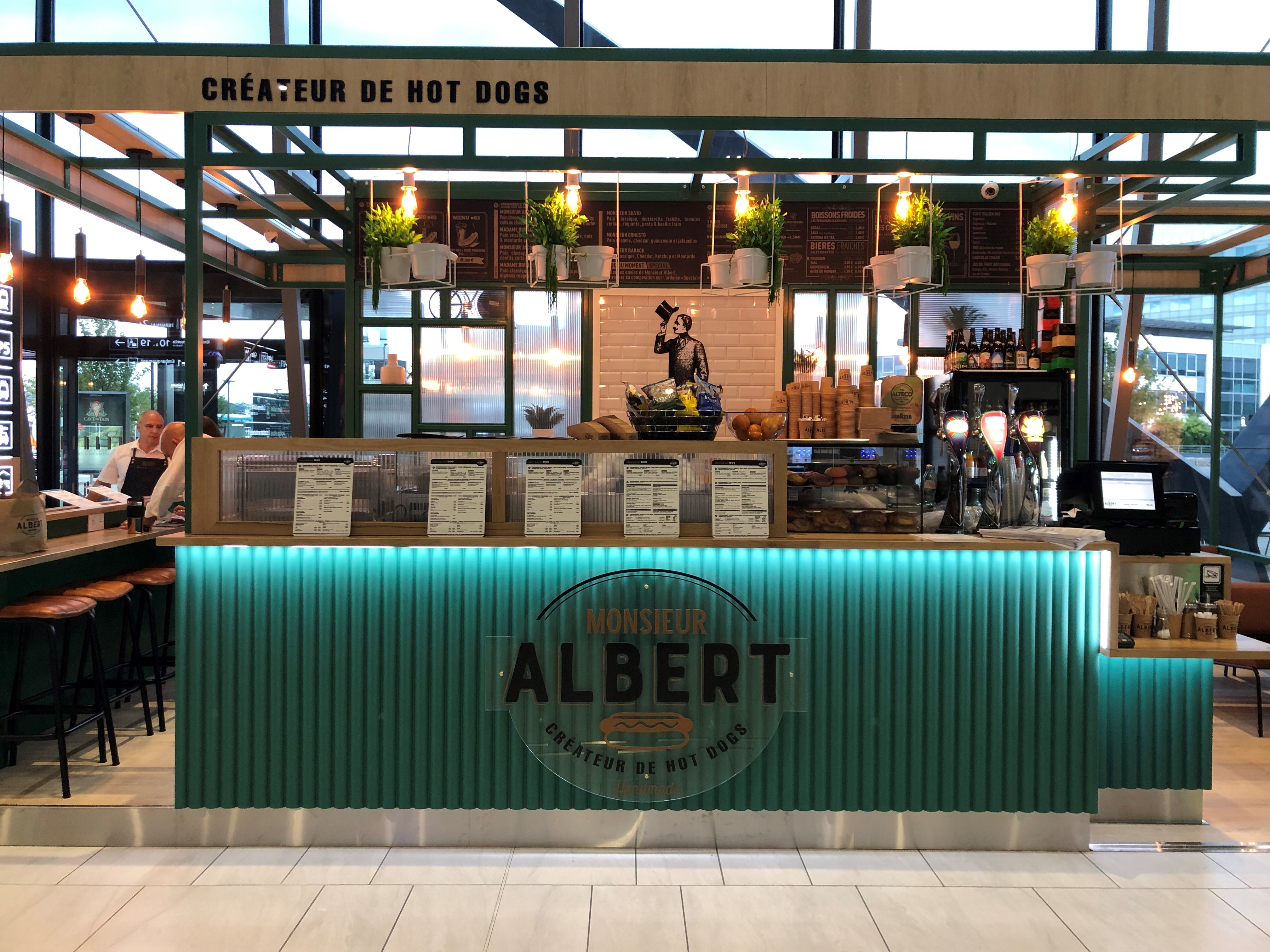 Monsieur Albert - Créateur de Hot-dogs à la Française - Nos établissements - Nice aéroport terminal 1